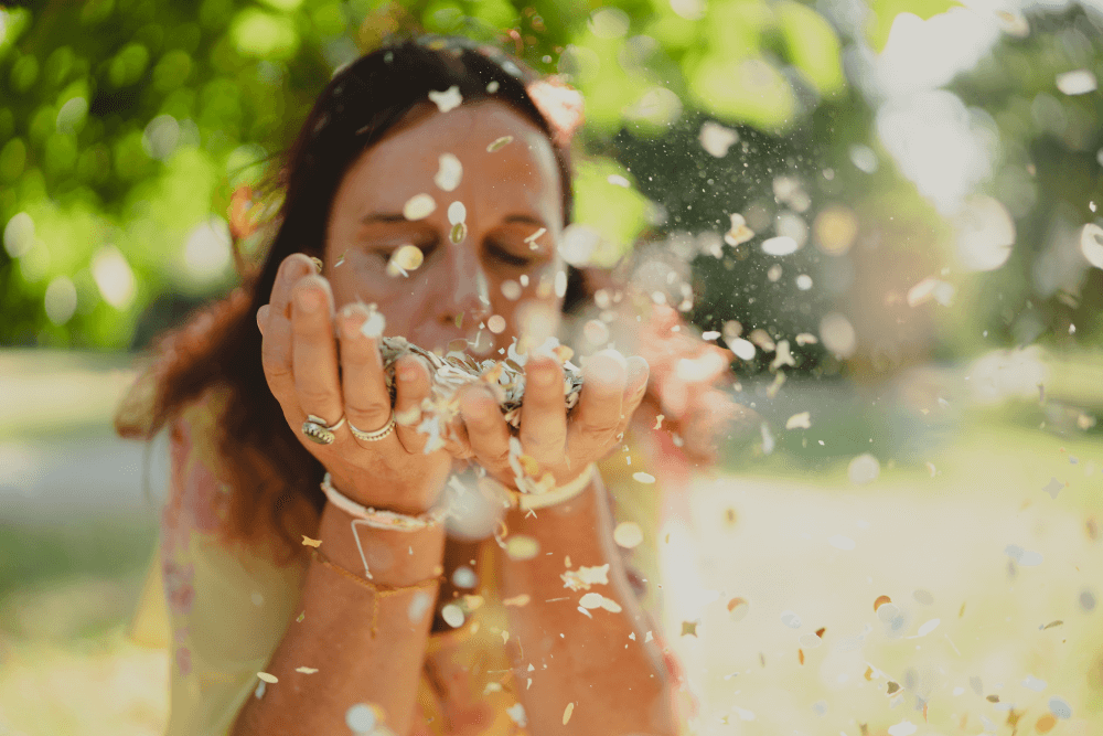 Spielende Kinder sind lebenstüchtig auf dem besten Wege sich auf die einzig richtige und mögliche Art das Rüstzeug zu holen dass sie brauchen, um den Ernst des Lebens später mutig und zuversichtlich zu begegnen.
